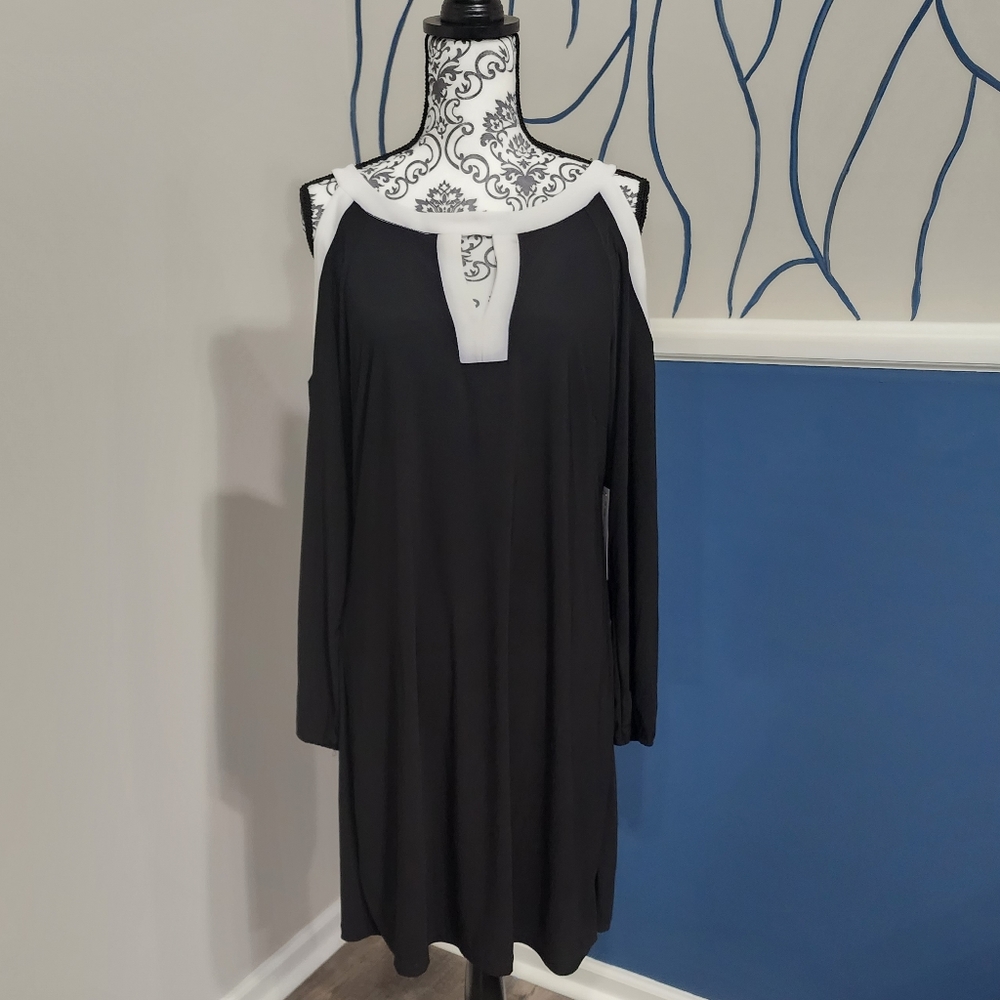NWT Emma & Michele Cold Shoulder Flowy Dress
